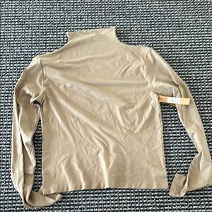 NWT SKIMS Smooth T shirt l Turtleneck Long Sleeve Desert Size Large